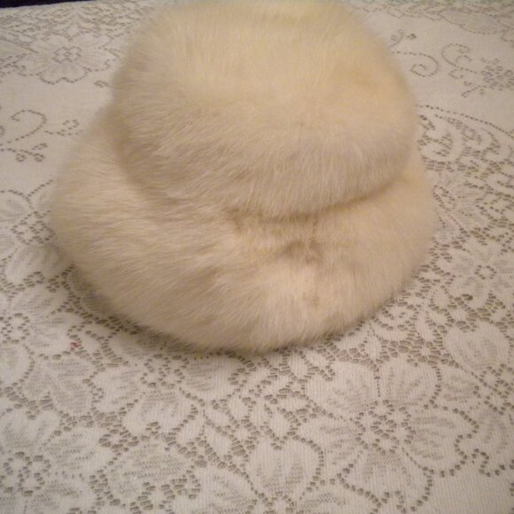 Vintage Bonwit Teller White Fur Hat - Picture 4 of 5